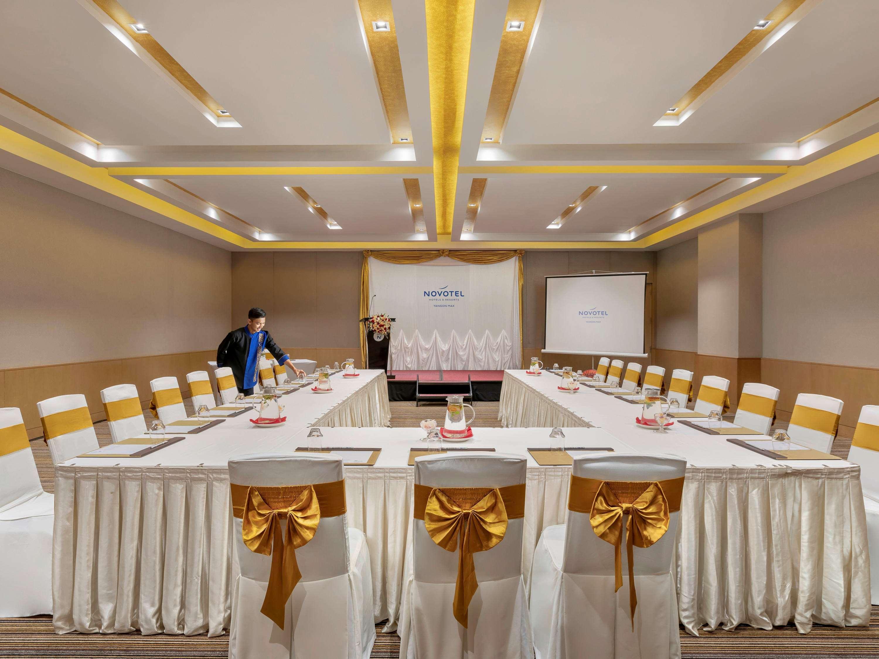 Novotel Yangon Max Εξωτερικό φωτογραφία
